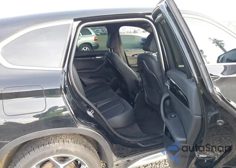 2017 BMW X1 xDrive28I из США, поврежденный, VIN WBXHT3C32H5F80020